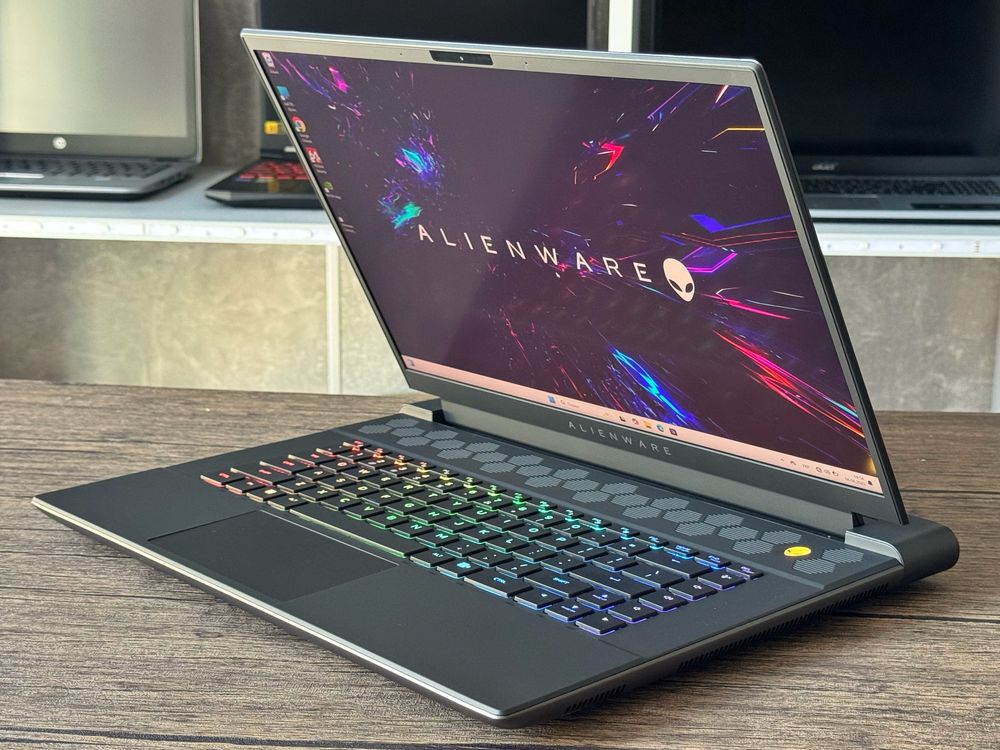 Dell Alienware M16/2K/240Hz/Ryzen 9-7845HX/32GB DDR5/1TB SSD/RTX 4070