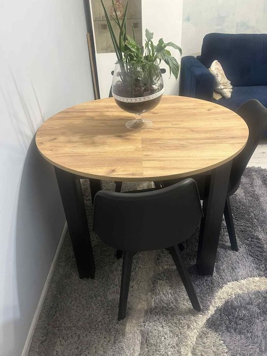 Zestaw stół z 4 krzesłami