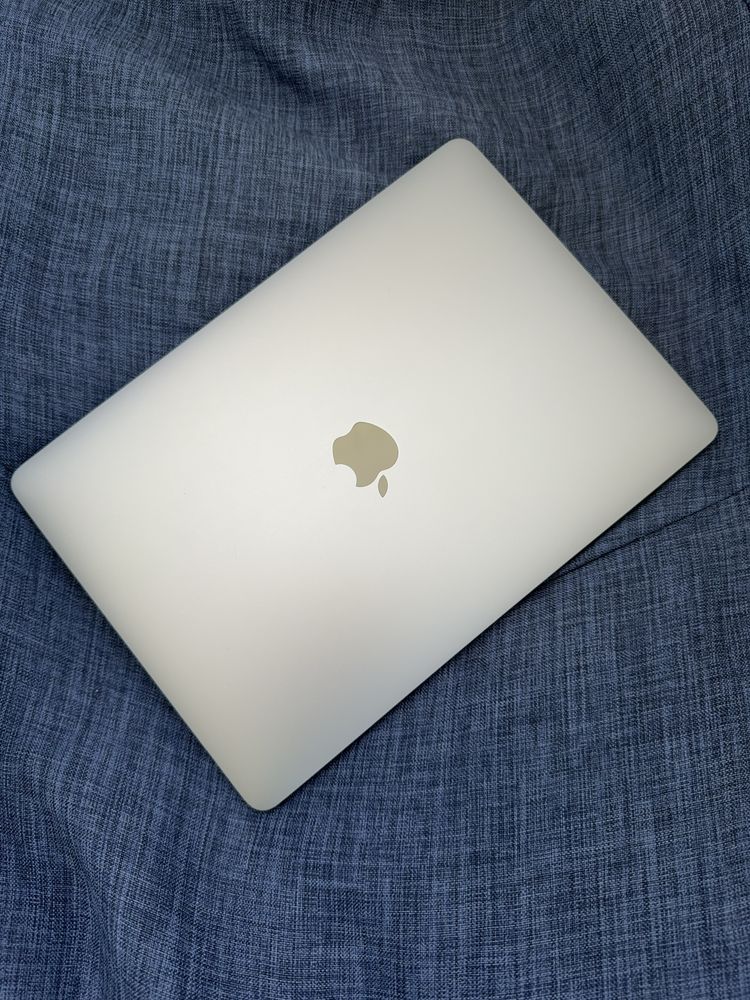 MacBook Pro 2019 13 i5 / 8GB /256 GB/ Touch Bar /92% АКБ