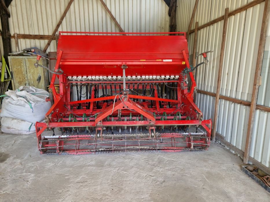 Agregat uprawowo siewny  UNIA-FAMAROL