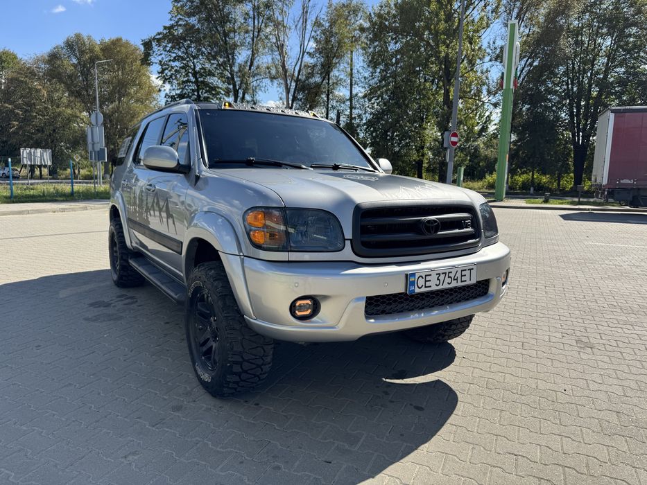 TOYOTA SEQUOIA  у відміному стані як зовні так і технічно.