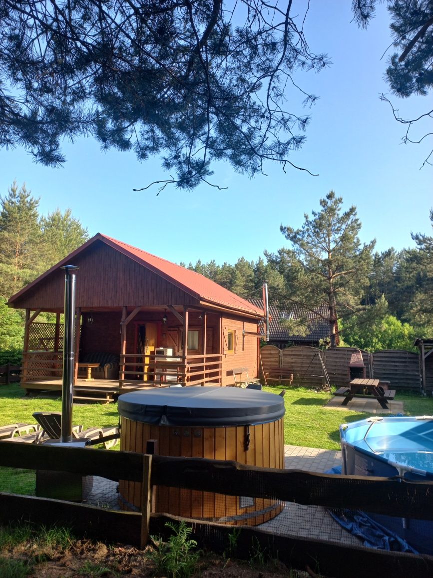 sierpień-wrzesień domek nad jeziorem  z basenem I balią z jacuzzi
