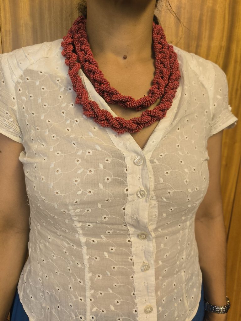 Colar vermelho comprido
