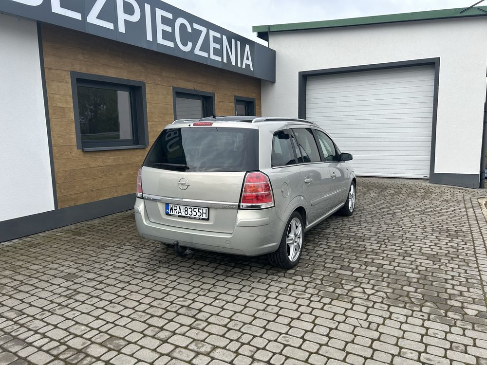Opel Zafira B Cosmo 2.2 Benzyna 150KM 7 osób Panorama Hak