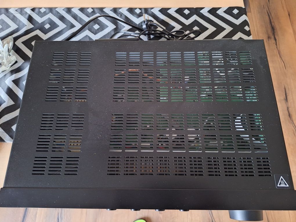Amplituner stereo Onkyo TX8150