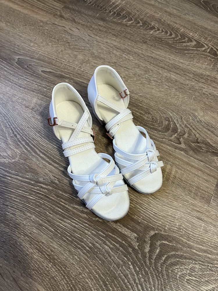 Білі танцювальні туфлі блок каблук