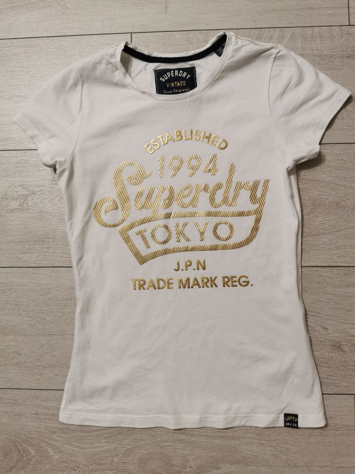T-shirt damski marki Superdry