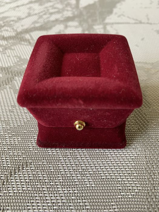 Подарункова коробочка для каблучки