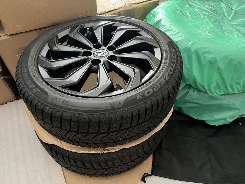 Lexus UX 200/250h / Koła zimowe / Felgi / Opony 225/50/18 OEM