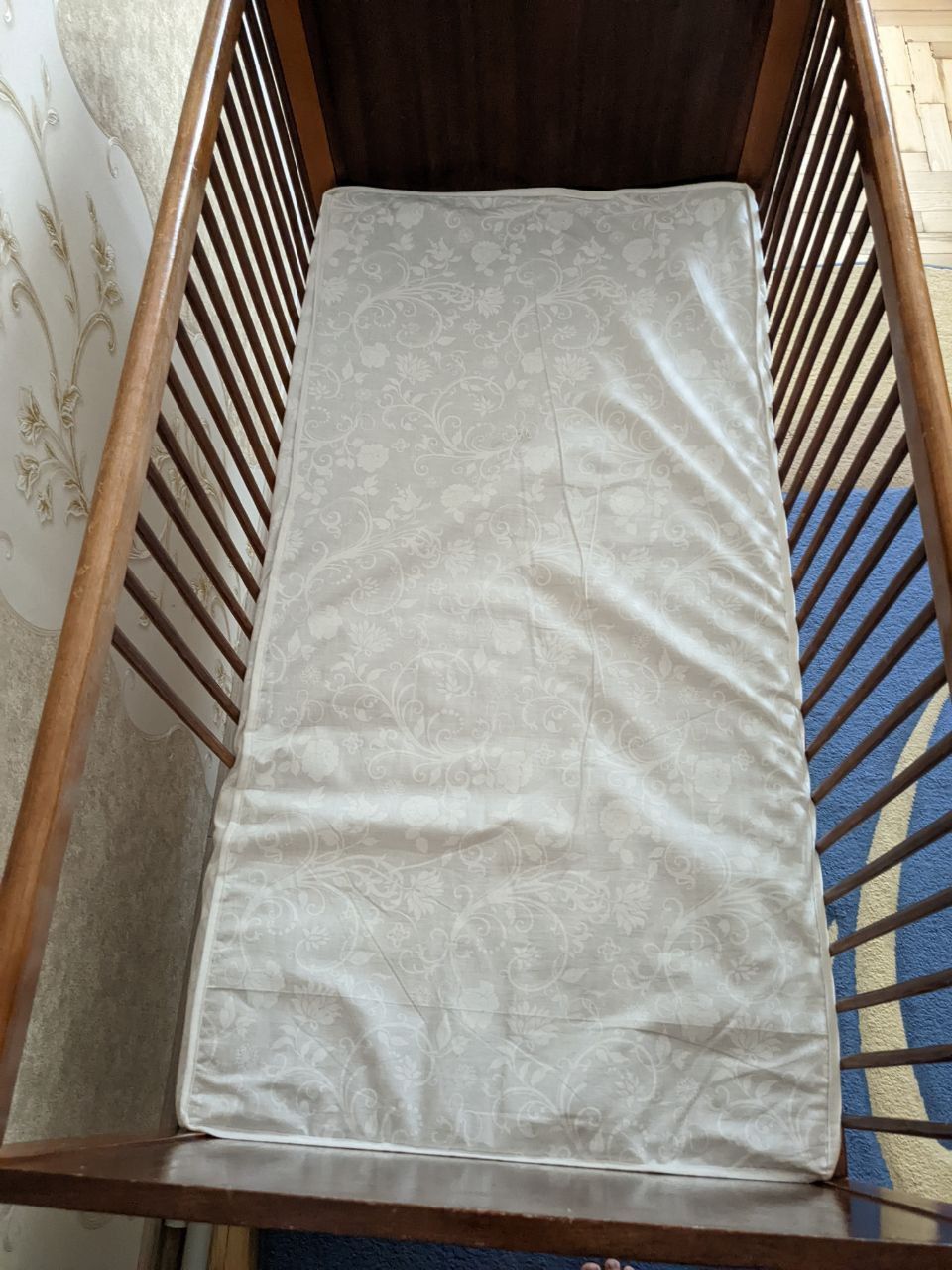Кровать детская с двумя матрасами