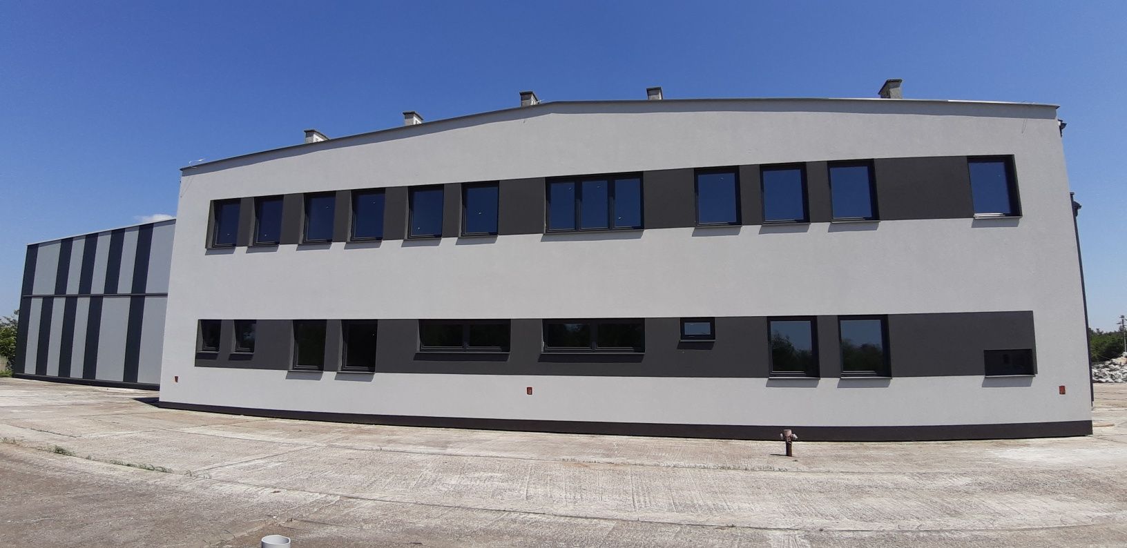 Do Wynajęcia Hala 6000 m2 w Mielcu + biurowiec + utwardzony plac 4 ha