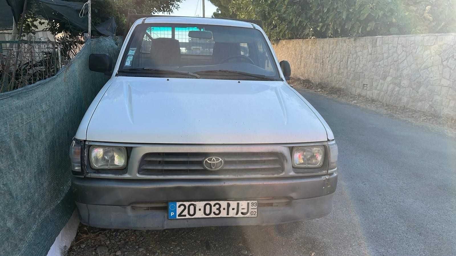Toyota Hilux 2.4D, de 02/1999.