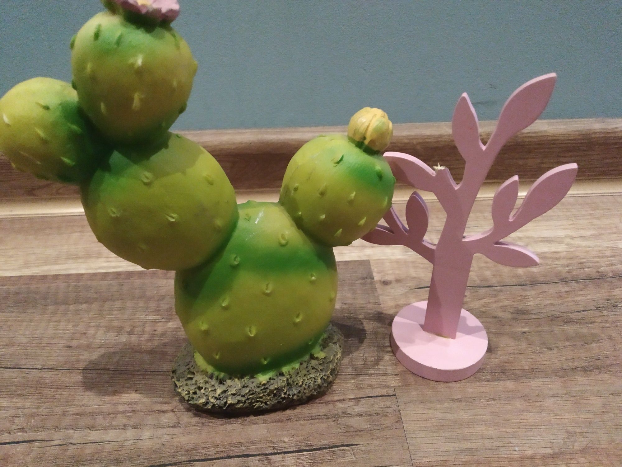 Figurka,kaktus z drzewem,dekoracja,bibelot
