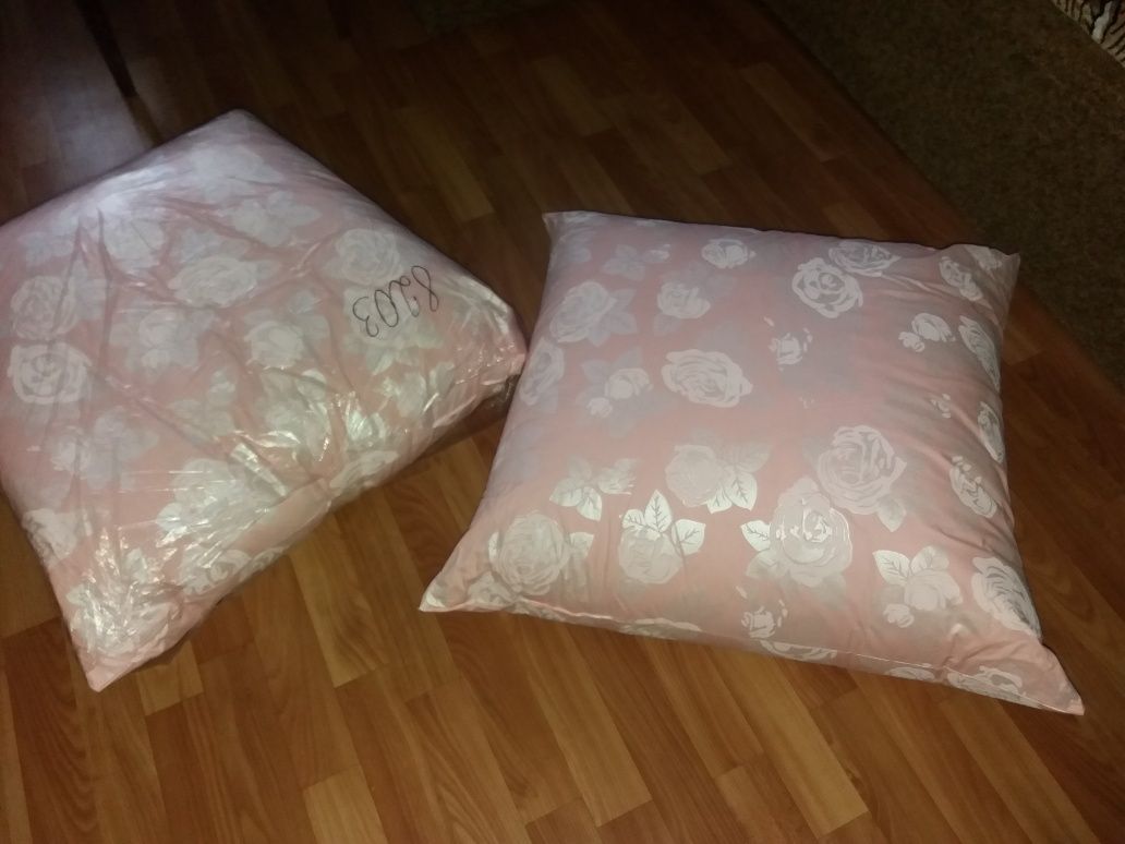 Перьевые подушки новые 2 шт 70×70