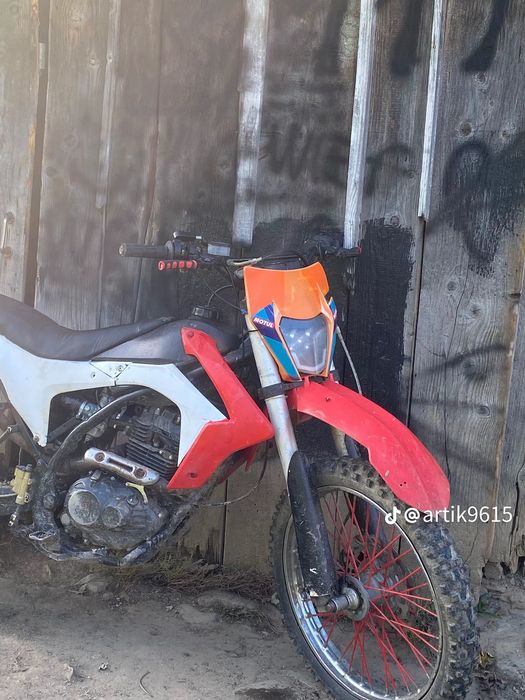 Продам мотоцикл 250 кубів срочно