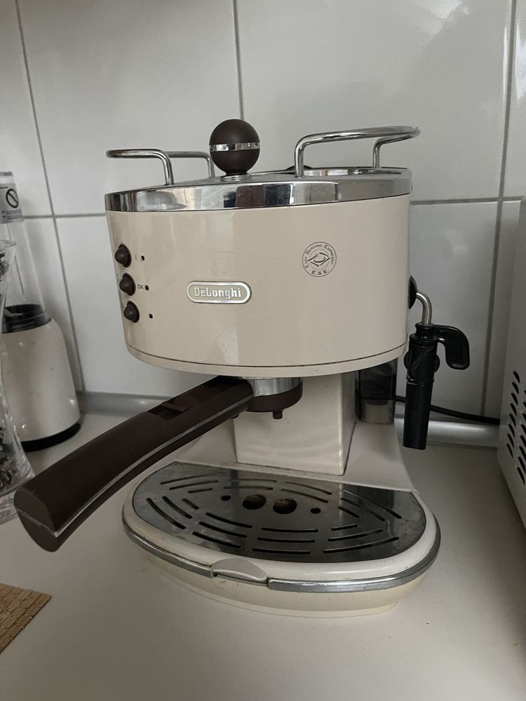 Ekspres kolbowy Delonghi Icona Vintage ecov beżowy retro