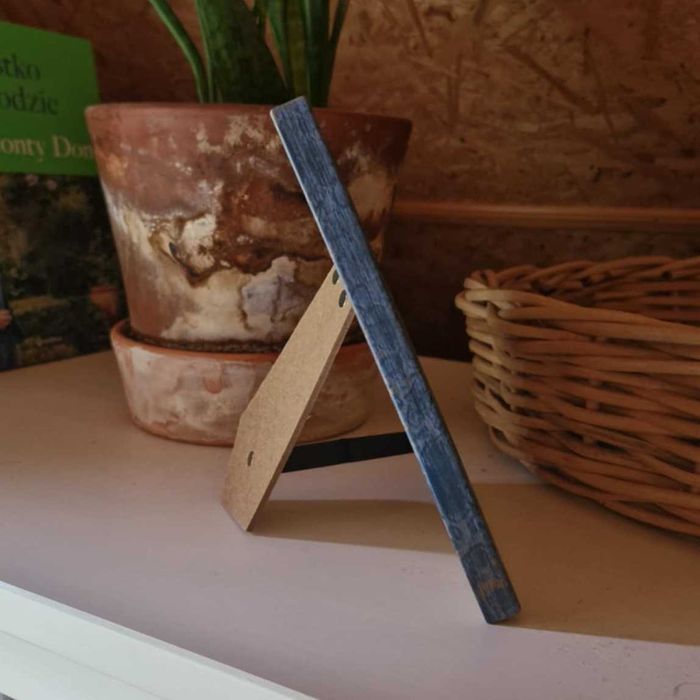 Drewniana stojąca ramka na zdjęcia 10 x 15 cm niebieska przecierana