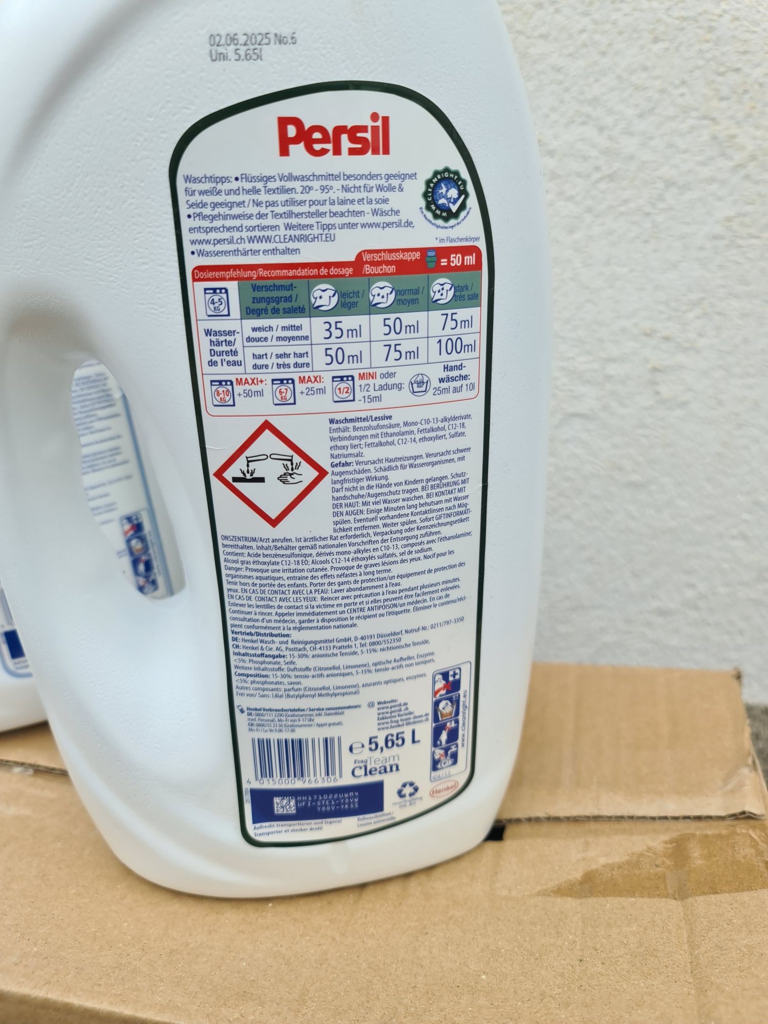 Niemiecki płyn do prania Persil do koloru lub białego. 113 prań 5.65L
