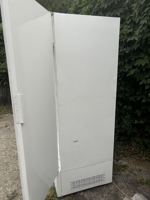 Продам холодильний шкаф