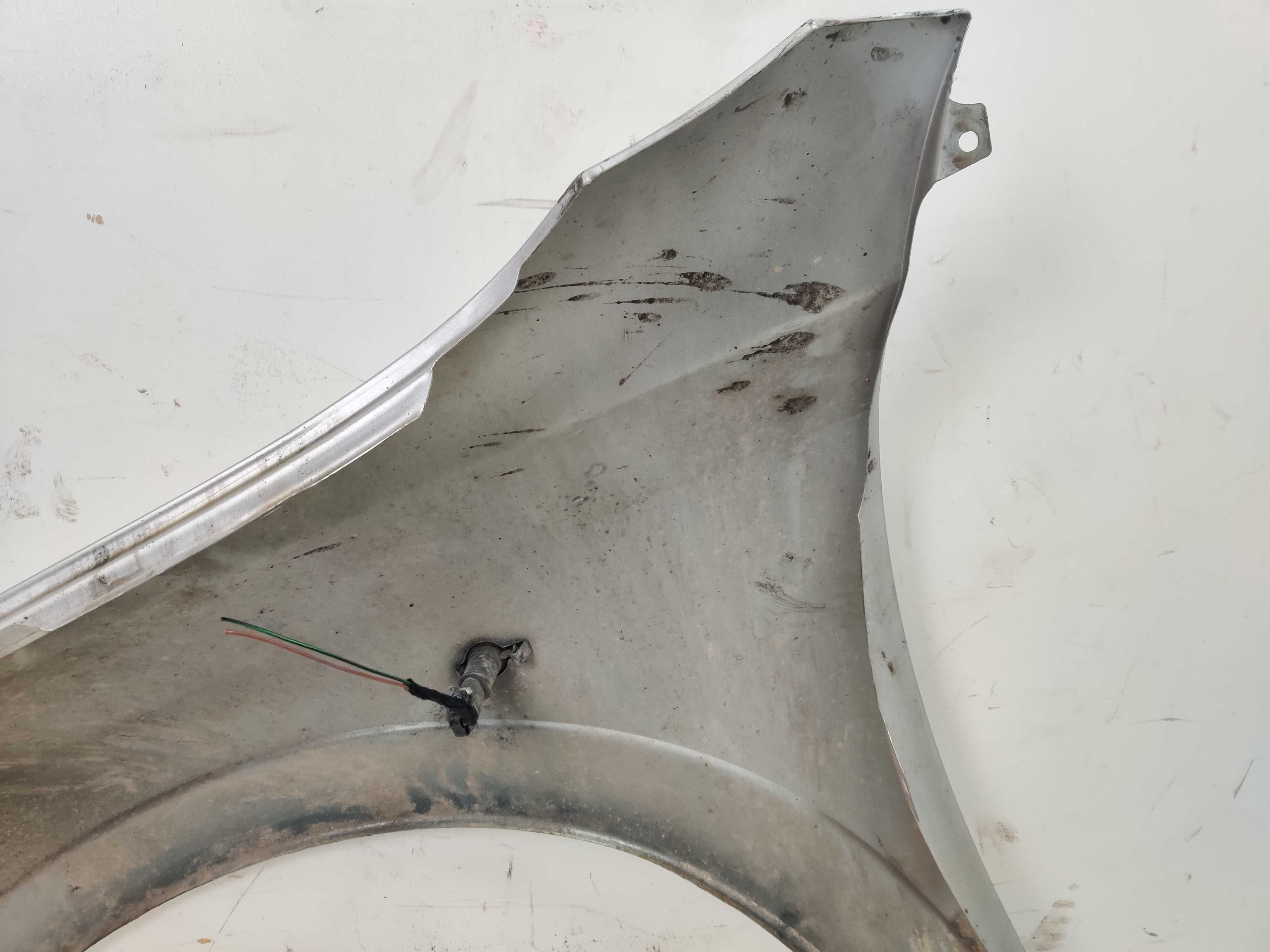 Opel Astra G II 2 Błotnik Prawy Przedni Przód PP Kod Lakieru Z147