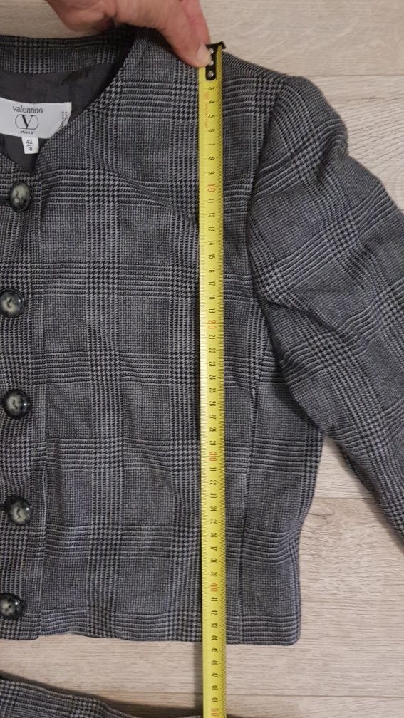 Жіночий костюм Valentino р.42