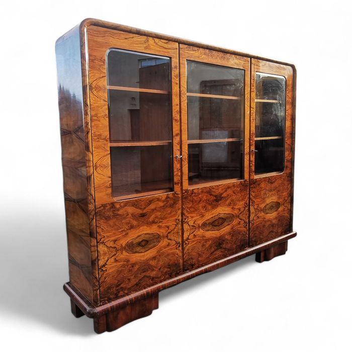 Wyjątkowa witryna Art Deco. Ok 1930 rok.
Orzech, orzech kaukaski.