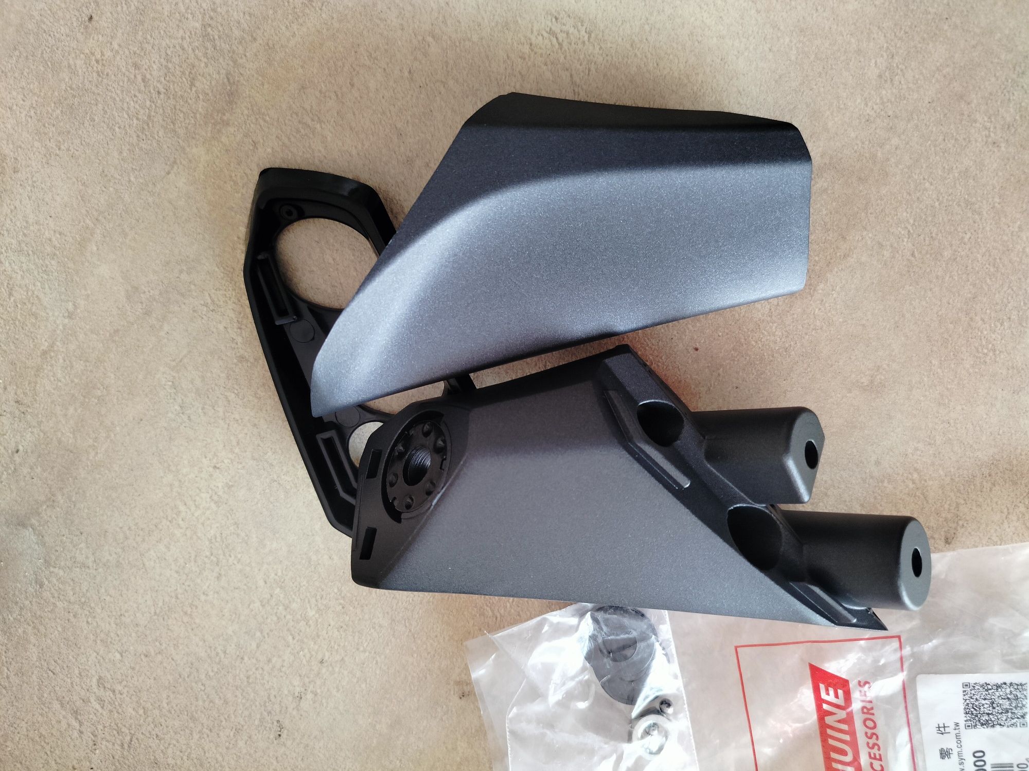 Podstawa lusterka SYM GTS.SYM JOYMAX 125 300 nowy model prawa strona