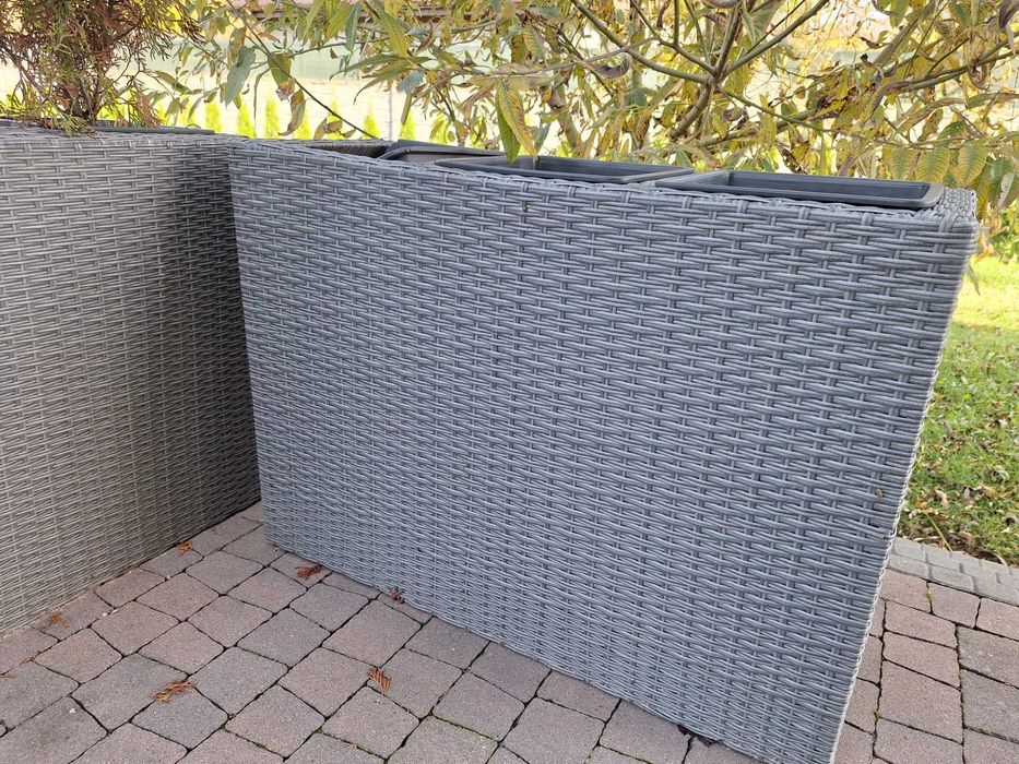 Sprzedam dwie donice ogrodowe.