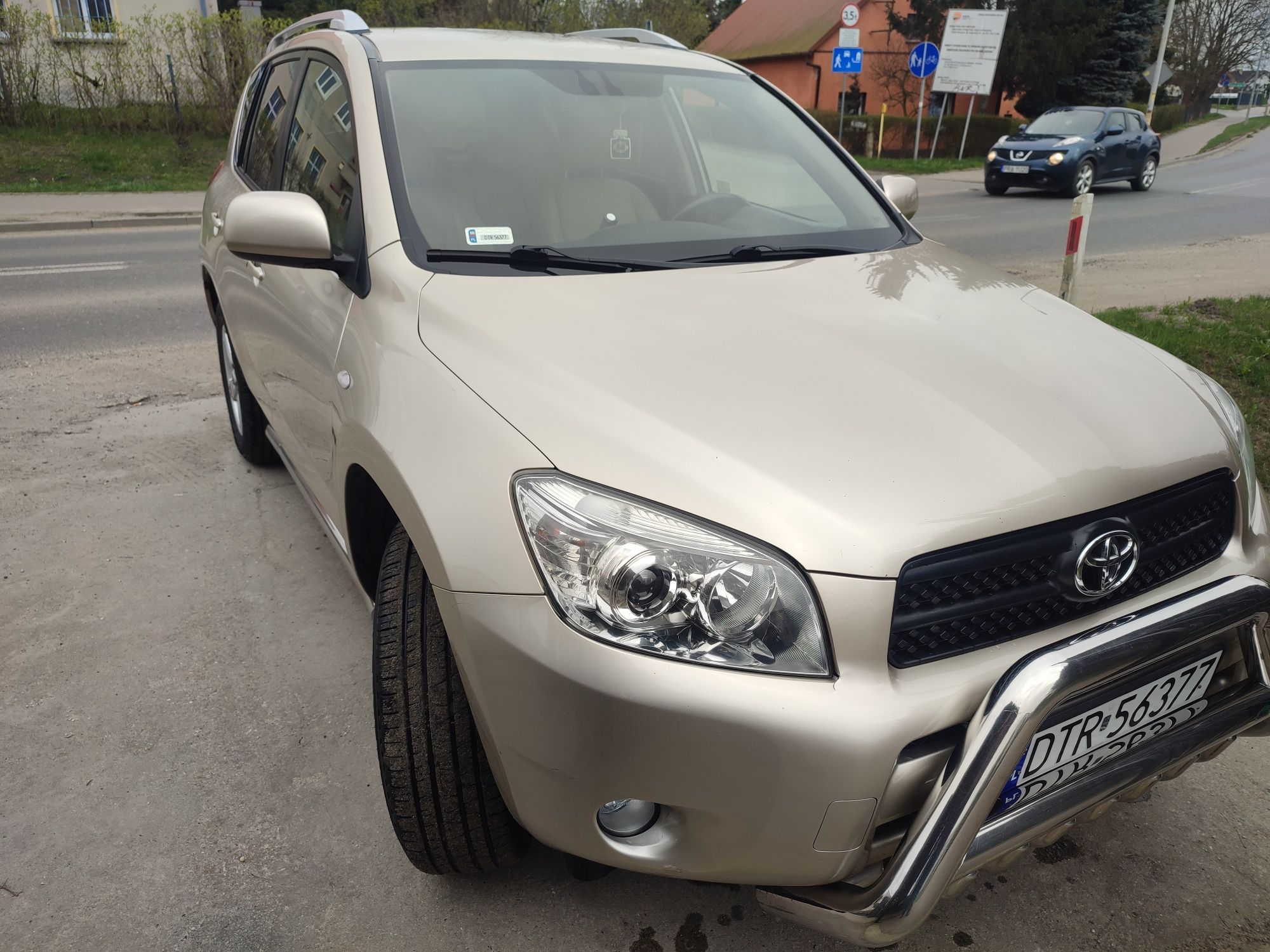 RAV4 benzyna,salon Polska