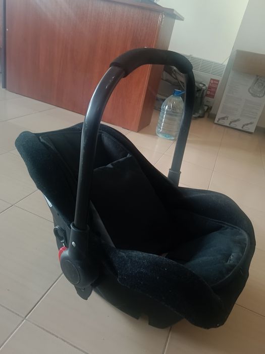 Дитяче автокрісло 0+