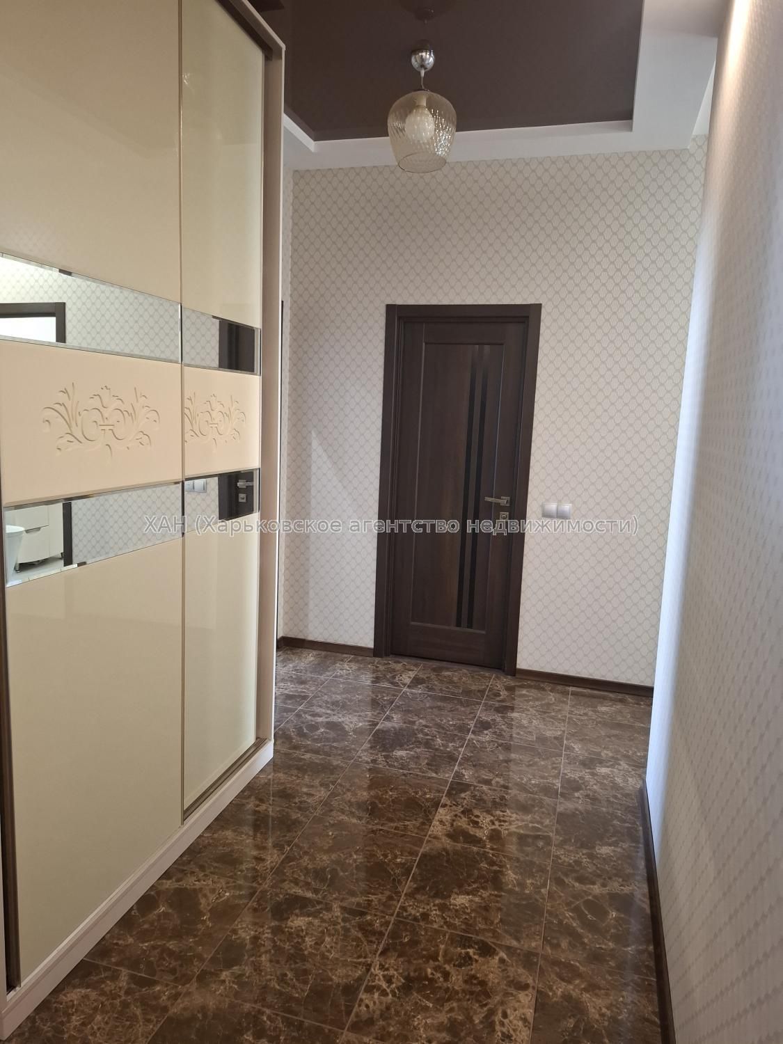 Продам 3  ком. в кирпичном  доме с ремонтом ЖК "Гвардейский " Д19