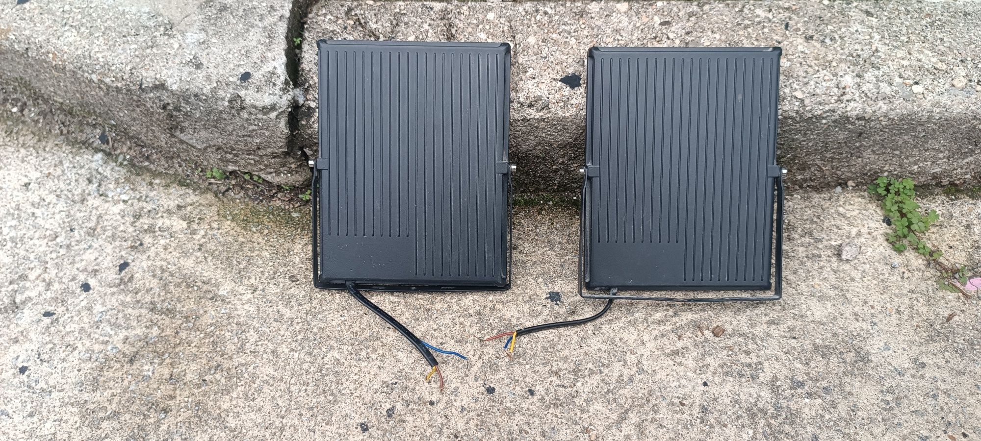Dos faróis led 100w Com pouco uso
