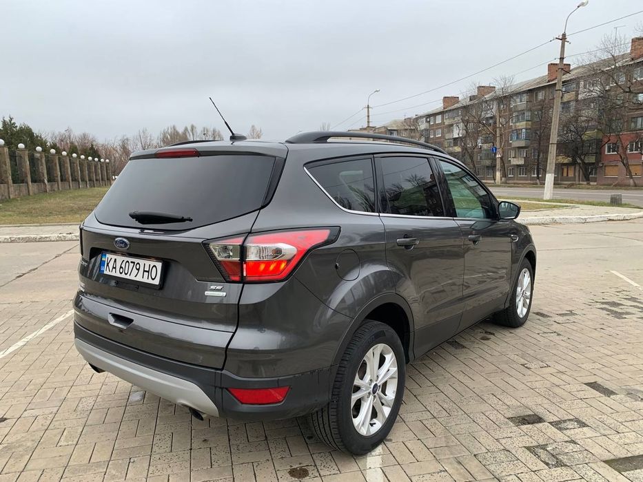 Avto Ford Escape