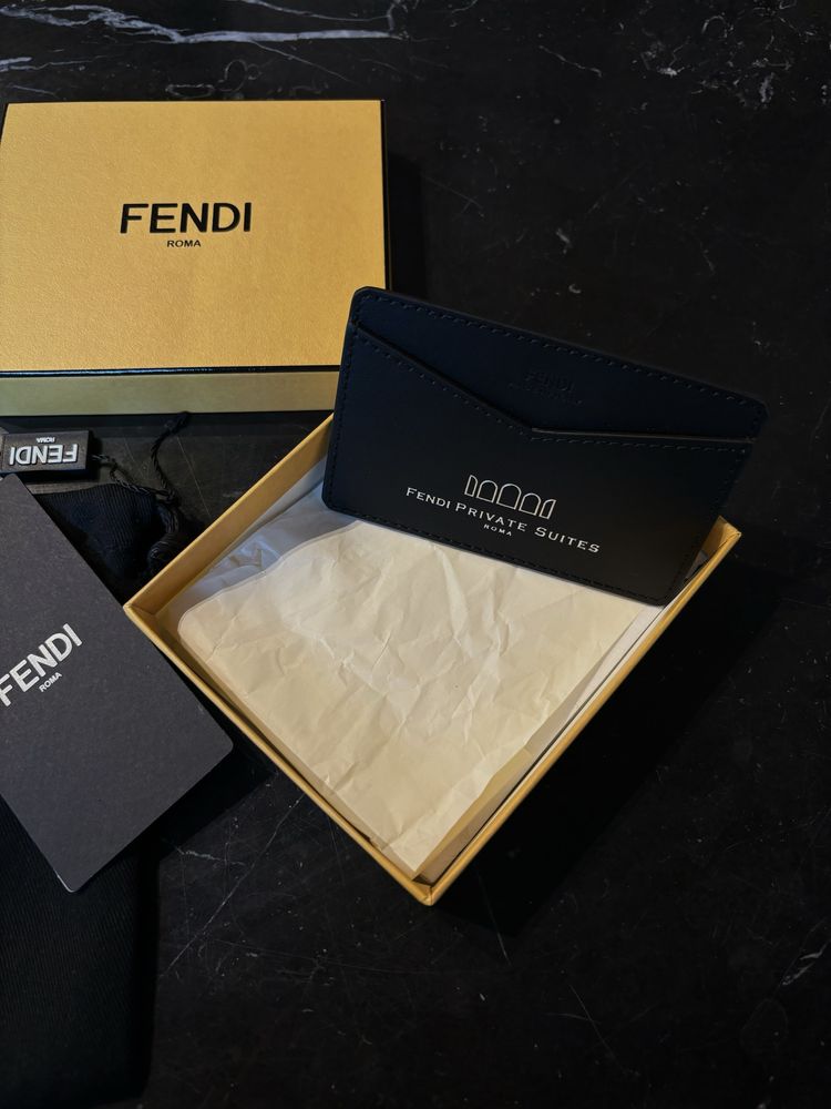 Oryginalny Fendi card holder