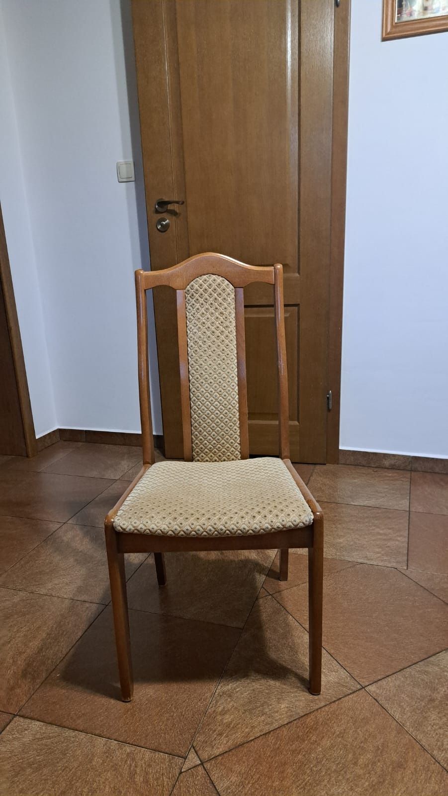 Stół drewniany i krzesła