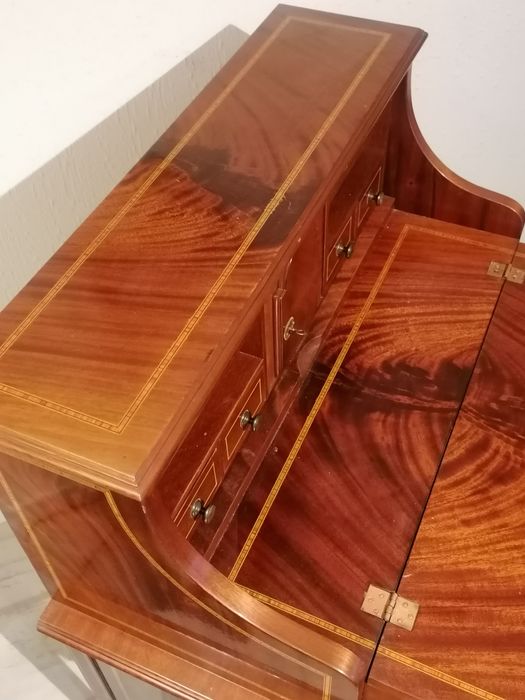 Escrivaninha com alçado (Papeleira Secretária Escrevaninha)  D. Maria.