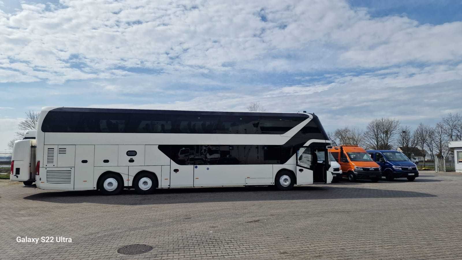 Autokary Warszawa/ Piętro Neoplan 79 osób