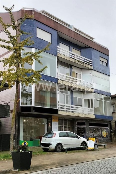 Loja no centro de Paredes