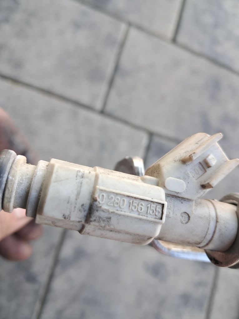Listwa wtryskowa wtrysk wtryskiwacz paliwa Ford Mondeo mk3 1.8 16v