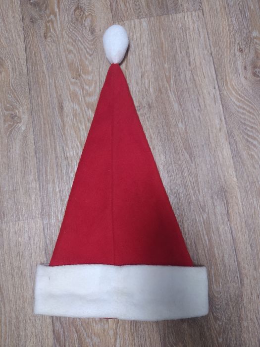 Новогодняя шапка Санта Клауса.