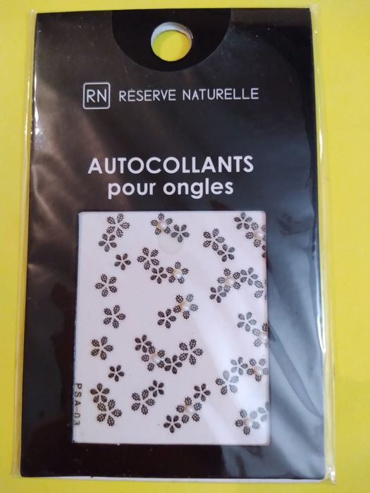 Наклейки-стразы для дизайна ногтей.