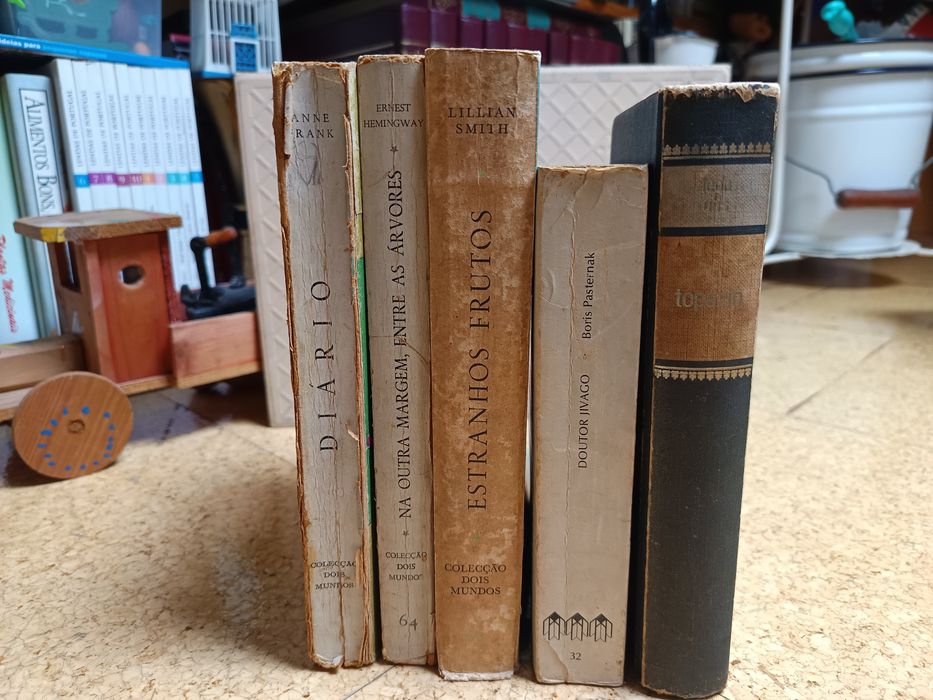 Livros antigos em Português