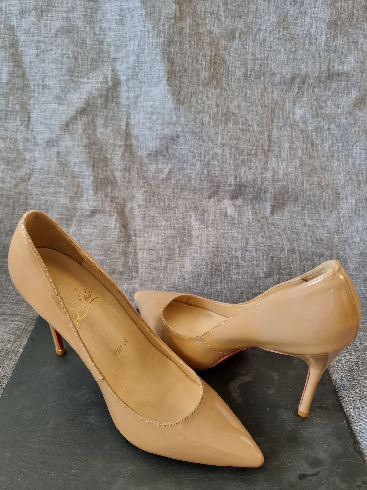 Christian Louboutin beżowe szpilki obcas orginalne