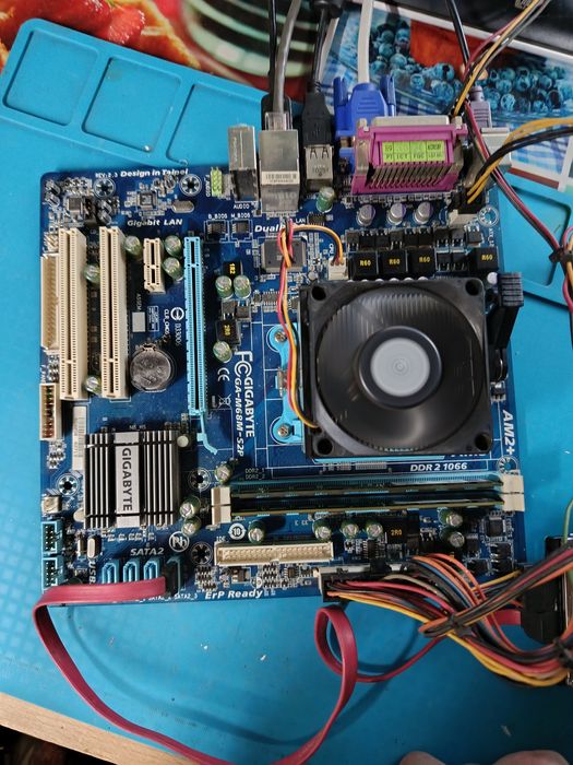 Мат плата GIGABYTE GA-M68M-S2P + проц + кулер+память