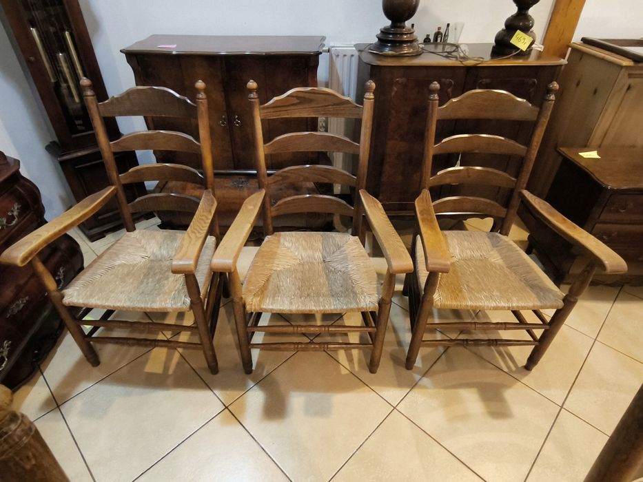 Komplet 5 krzeseł dębowych z plecionym siedziskiem – rustykalne.