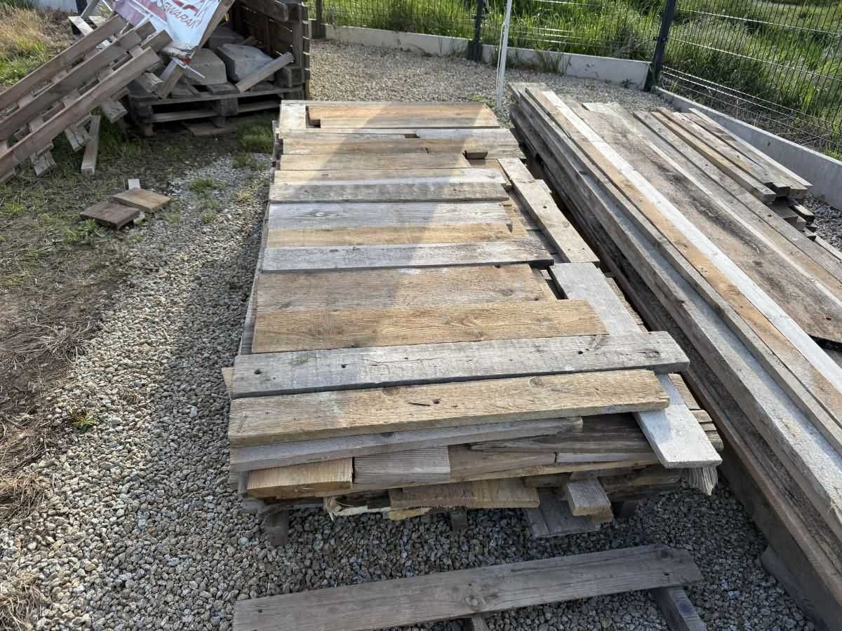 Deski pozostałość po budowie drewno do spalenie