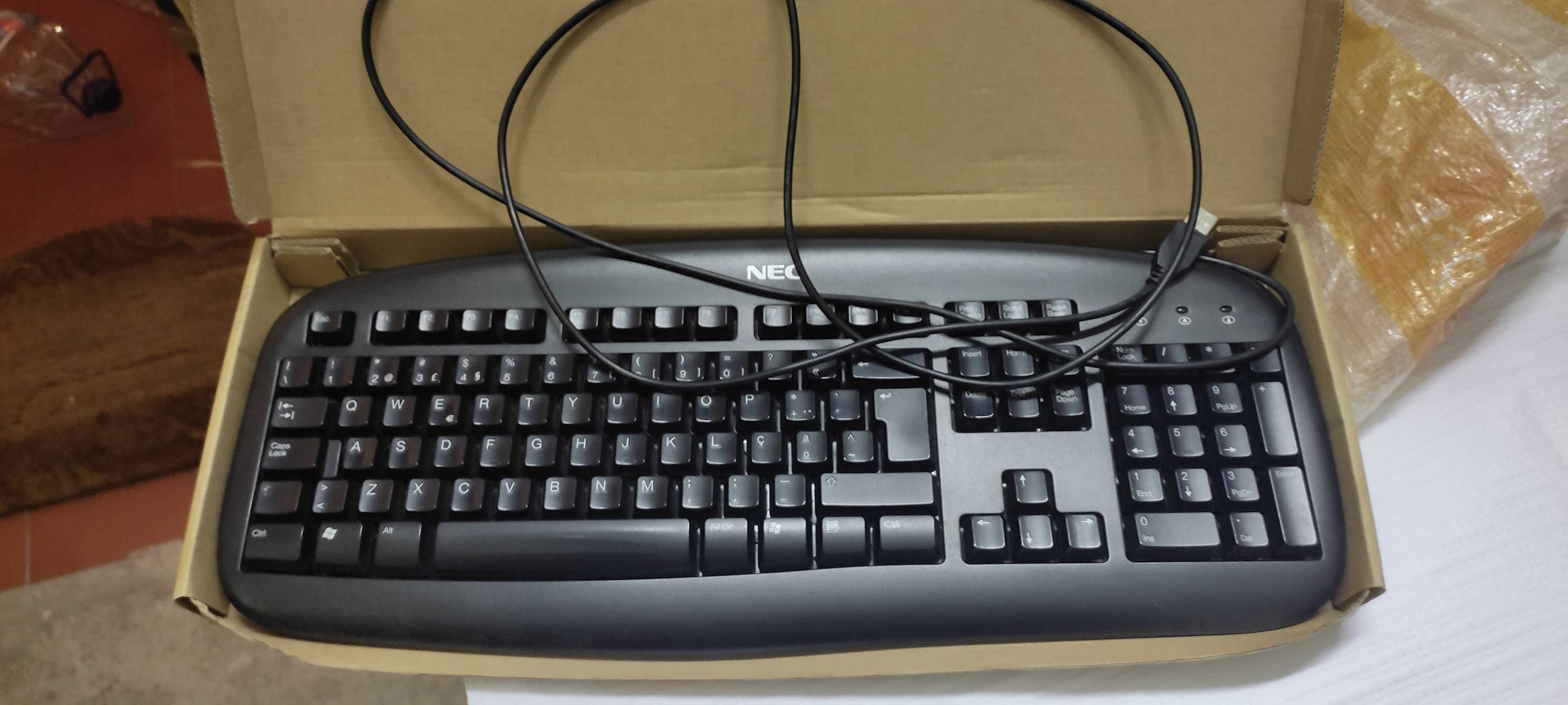 Monitor 17'' e teclado deluxe
