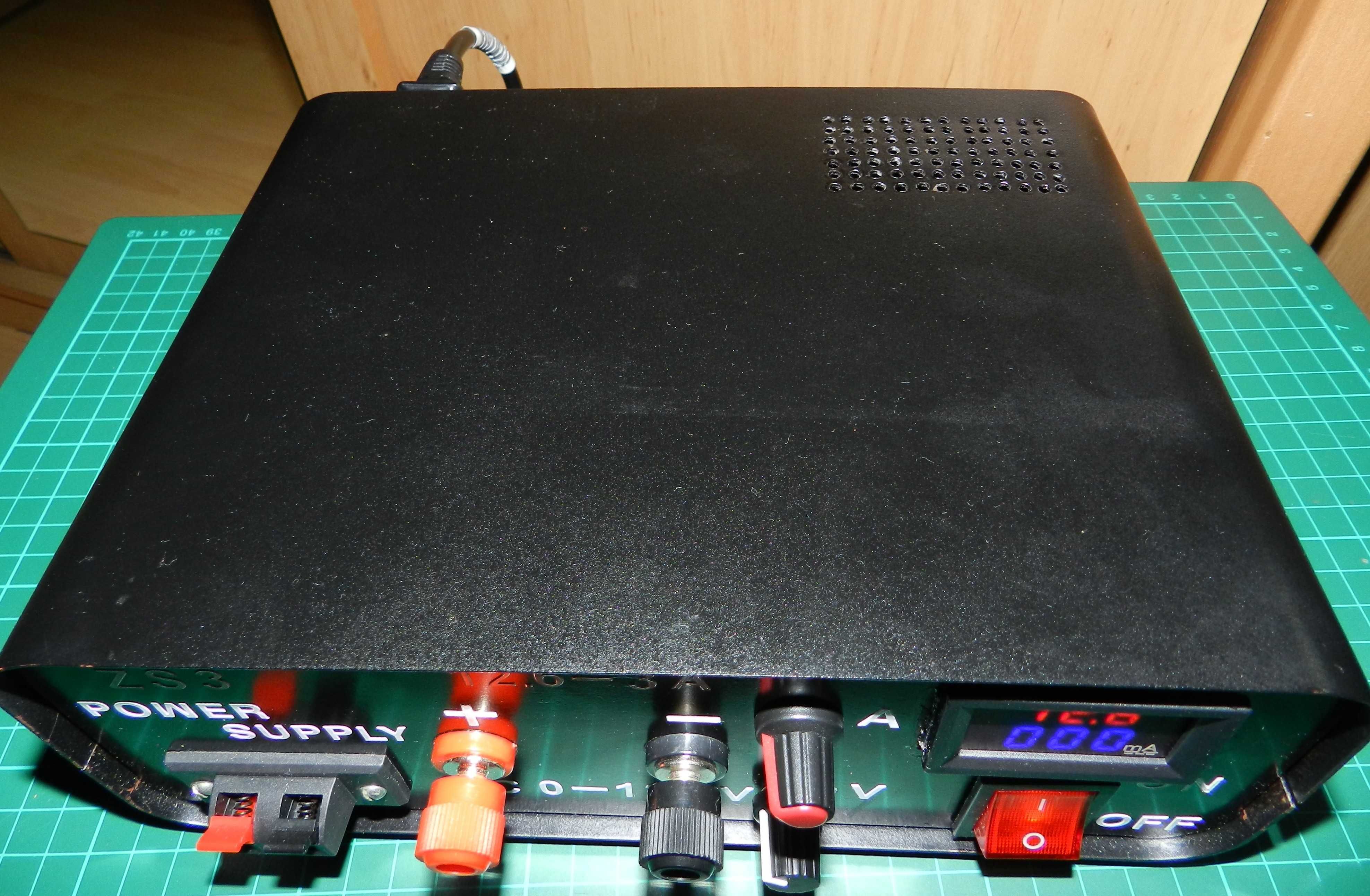 Zasilacz transformatorowy 12,6-0V-3A.