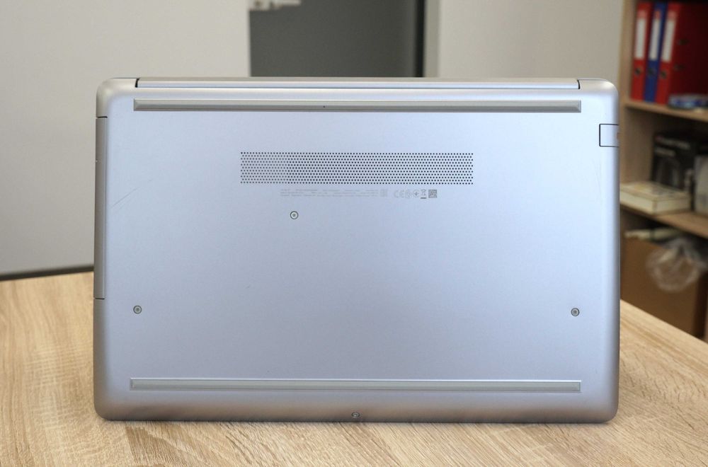 Laptop HP 255 G7 AMD A6-9225 Radeon RAM 4GB / SSD 256GB