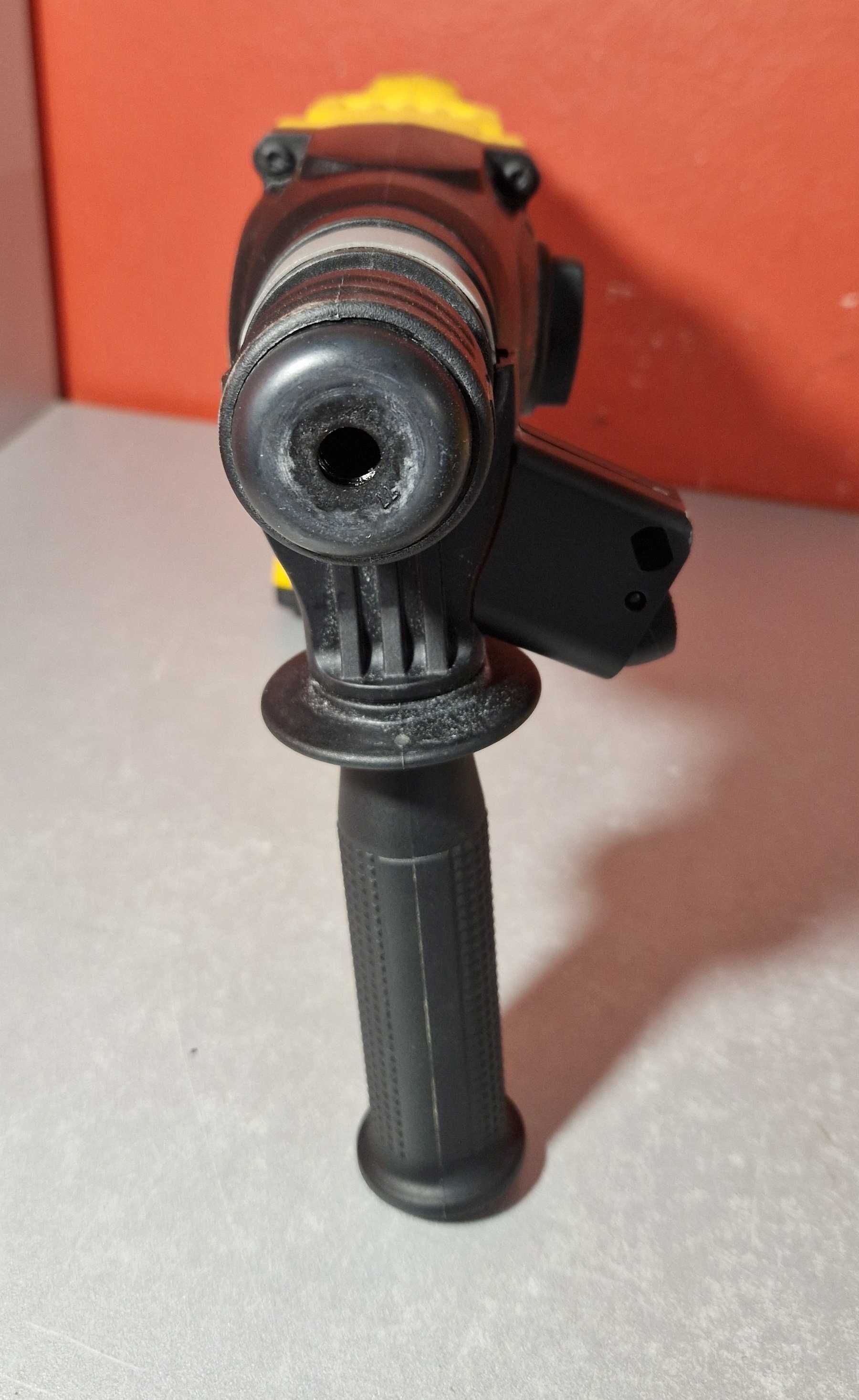Młotowiertarka DEWALT DCH133M1